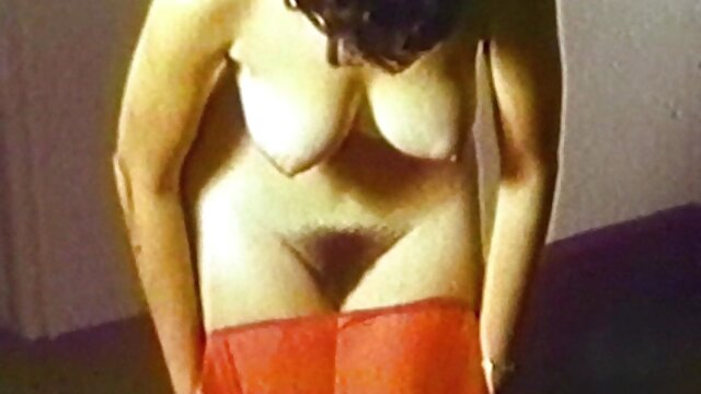 Menakjubkan :  Pelakon lucah seks dgn nenek bertatu tahu bagaimana untuk mengendalikan wanita kecil molek ini Panas lucah filem 