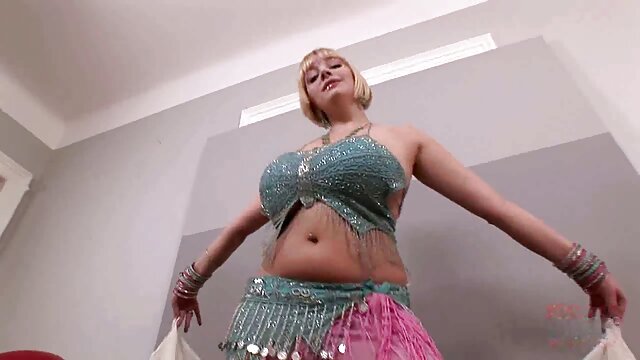 HD :  Dua gadis bernafsu sedang video lucah seks menikmati lelaki mereka di taman belakang mereka Lucah video 